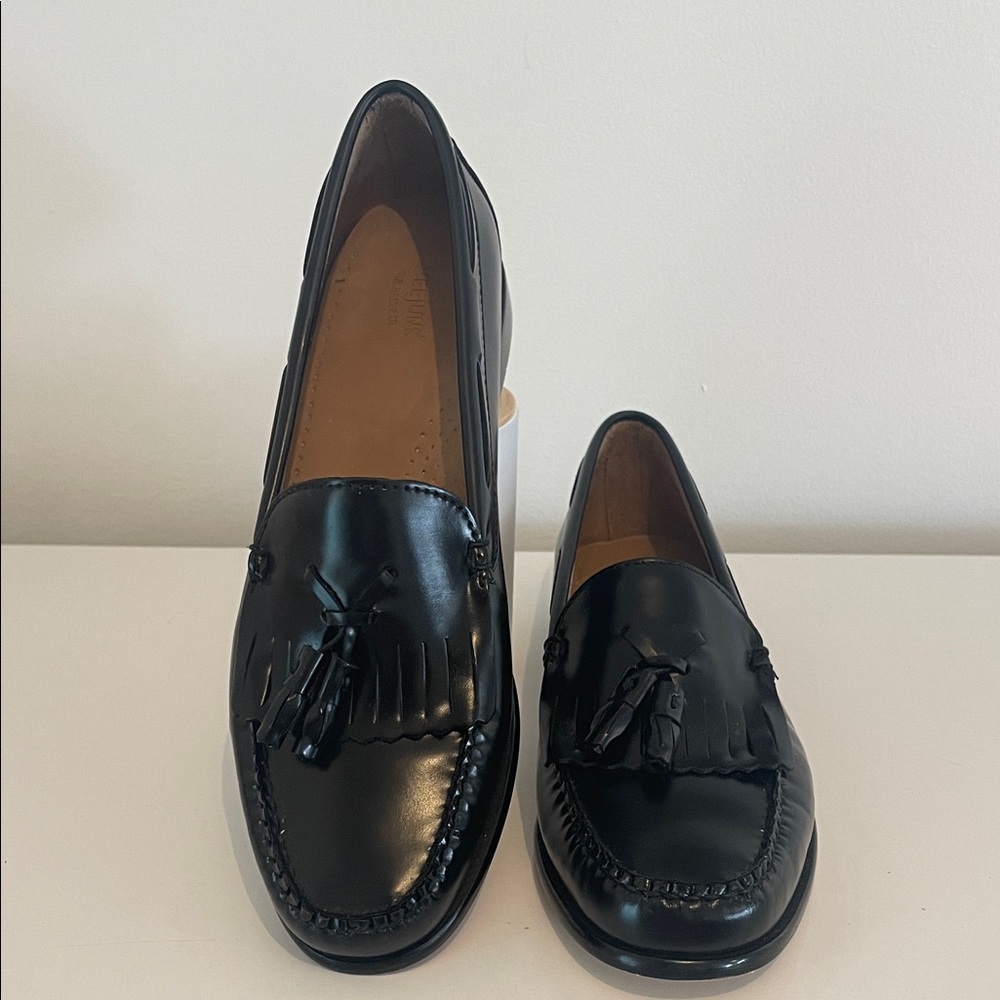 Weejuns Women’s Black Leather Tassel Loafers size 10